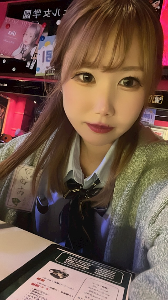 エンジェル女学園 3年2組（サンネンニクミ）(みな)さん