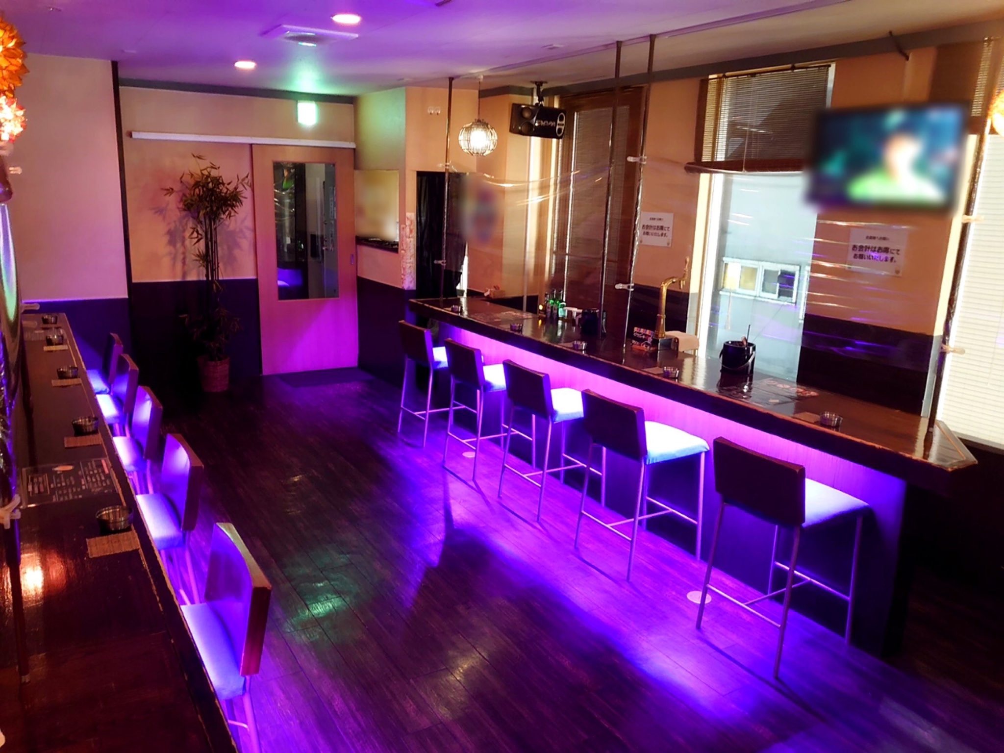 Cafe＆Bar Bee 池袋カフェバー 池袋コンカフェ求人・バイト TOP画像